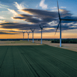 Inwestycja w zielone źródła energii: Jak zarobić na farmach wiatrowych?