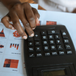 Jak wykorzystać kalkulator wynagrodzeń do lepszego zarządzania finansami