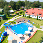 Jakie są najlepsze hotele z basenem dla dzieci na Mazurach?