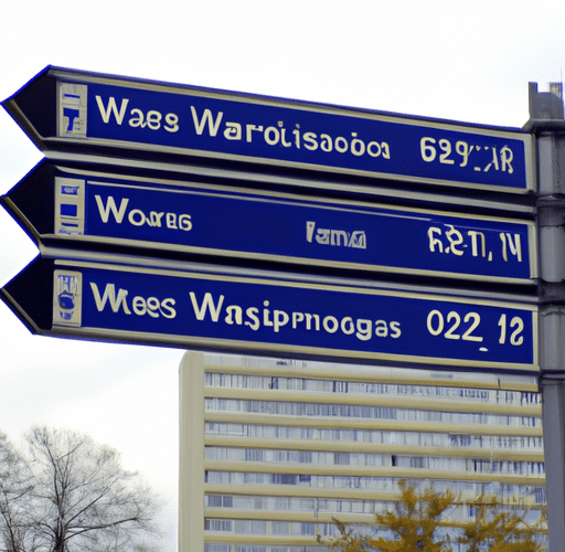 Jakie są najważniejsze tablice informacyjne w Warszawie i gdzie można je znaleźć?